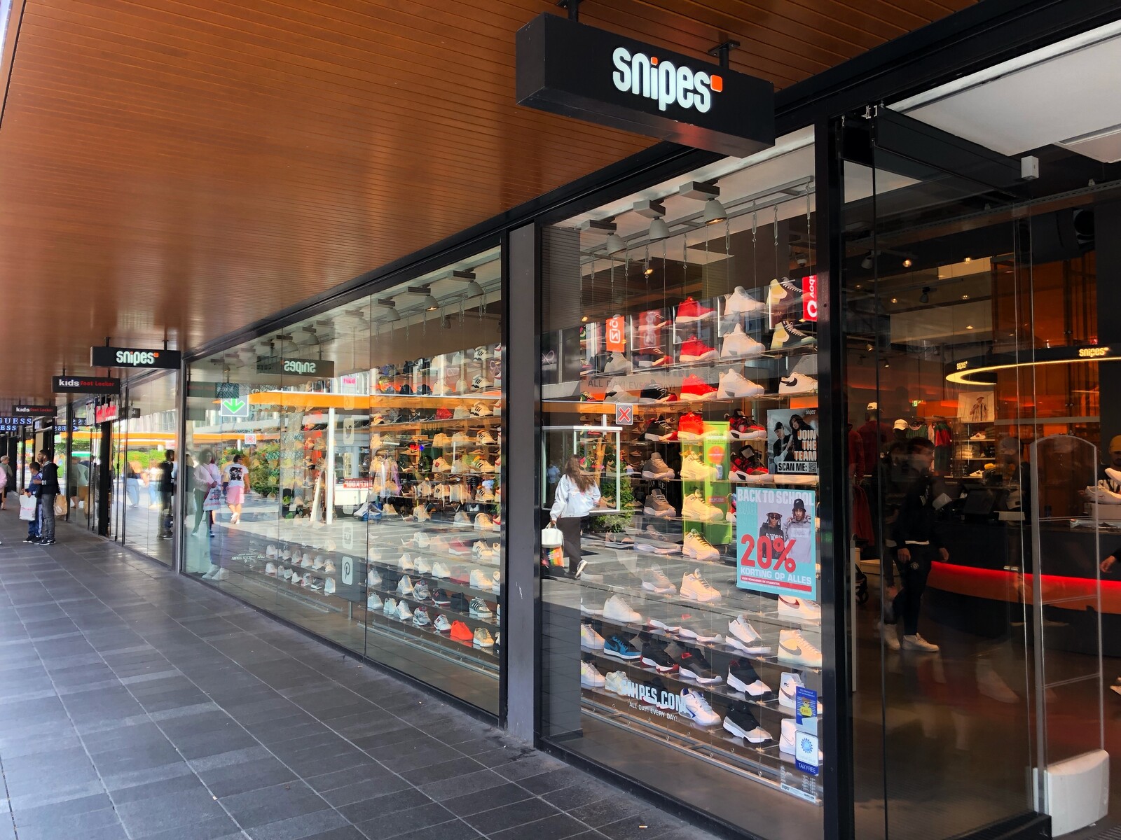Snipes etalage Rotterdam
